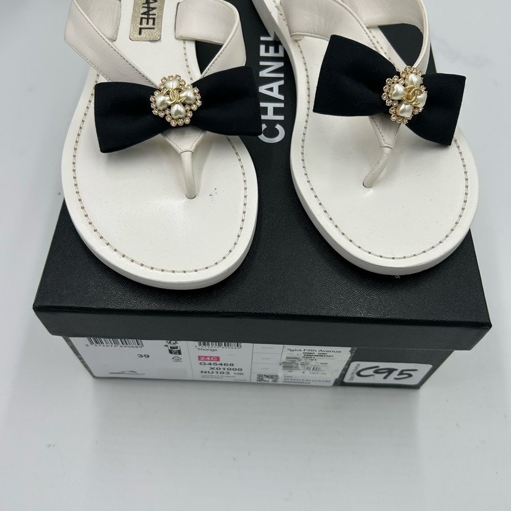 Women’s Chanel bow thong leather sandal size 39 made in Italy - Picture 2 of 11